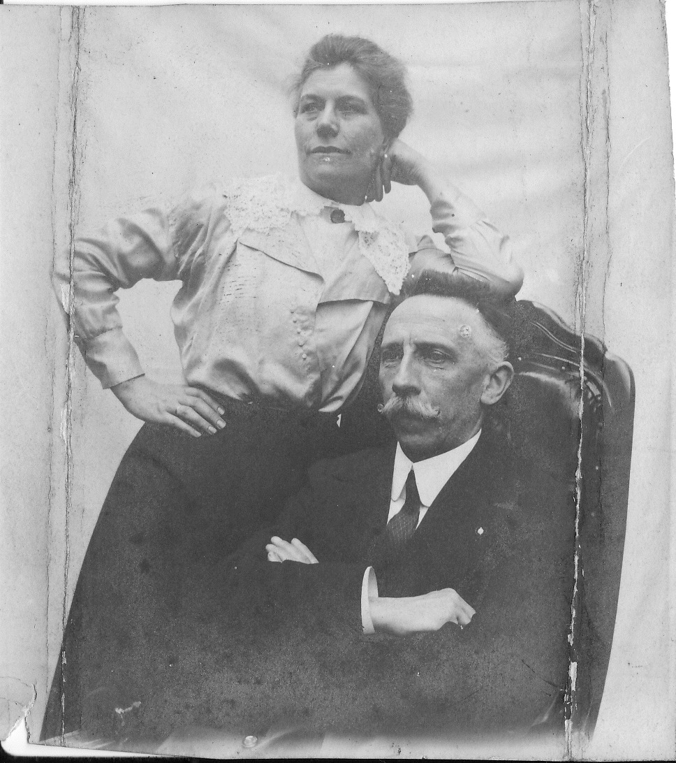 Foto van het echtpaar Achille Pierre Jacques Croes en Adriana Cornelia Johanna Halffman
